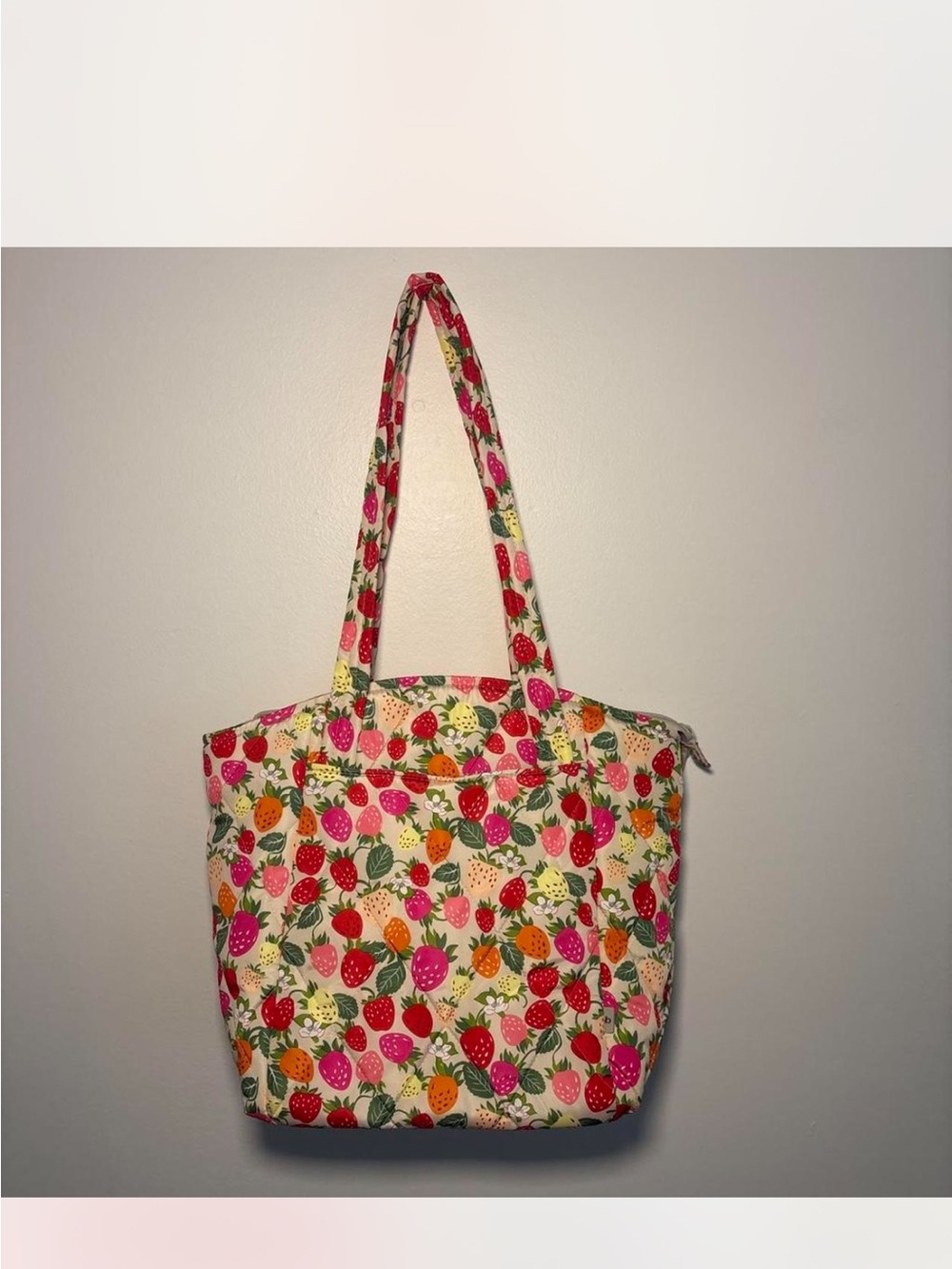 NWOT Sold out Vera Bradley Women’s Strawberry Print Tote Bag - Cream Pink Red